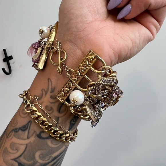 Betsy Johnson VINTAGE charm bracelet - Picture 4 of 9